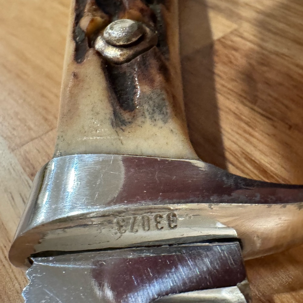 Puma Men's Skinner Knife 1970 with Leather Sheath - razor sharp carbon steel. - Picture 8 of 12